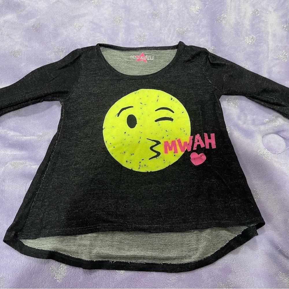 Hannah‎ sky girls emoji shirt